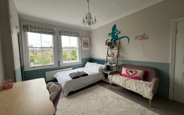 London Charm on Connaught Avenue