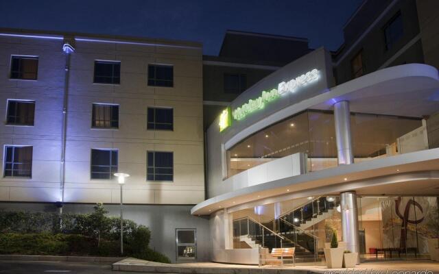 Holiday Inn Express Sandton Woodmead, an IHG Hotel