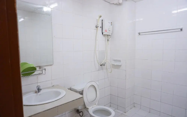 Sri Chumphon Hotel