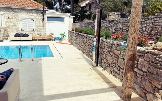 Exclusive Villa Marumare Completed 2021 Pool 300m to the Beach