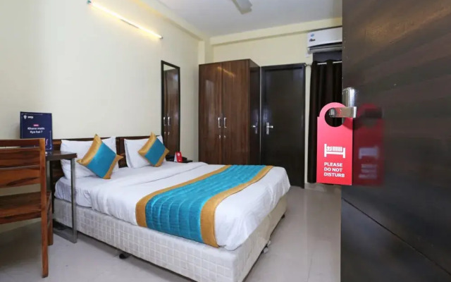 Oyo 4930 Home Stay Em Residency