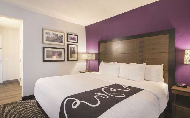 La Quinta Inn & Suites by Wyndham Hartford - Bradley Airport