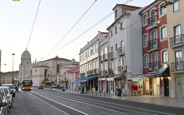 Famous Crows Lisbon Suites