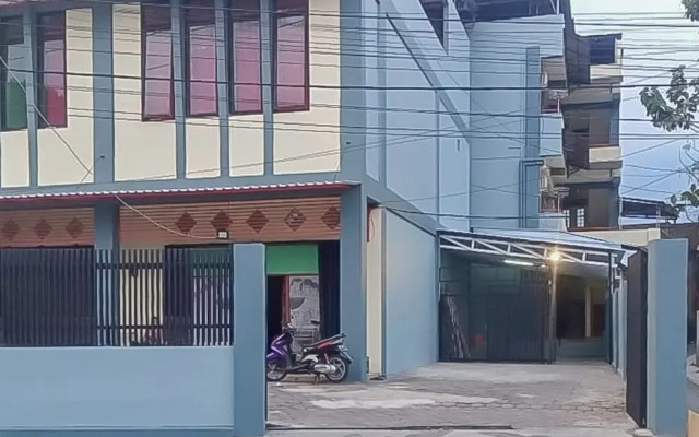 Urbanview Hotel Maharani Garut