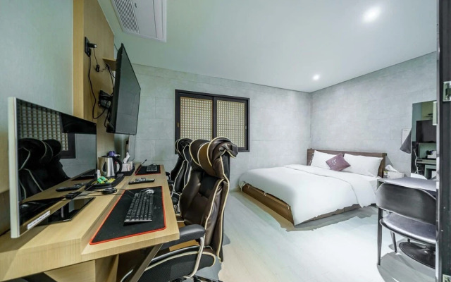 Bundang (Seohyeon) Hotel & U
