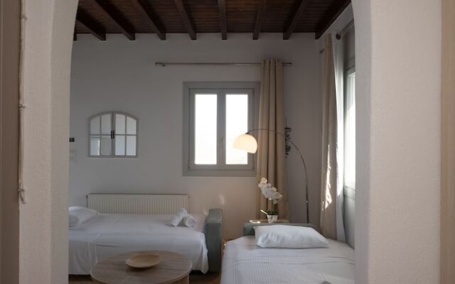 Mykonos Stylish Ivory Apt w Shared Pool