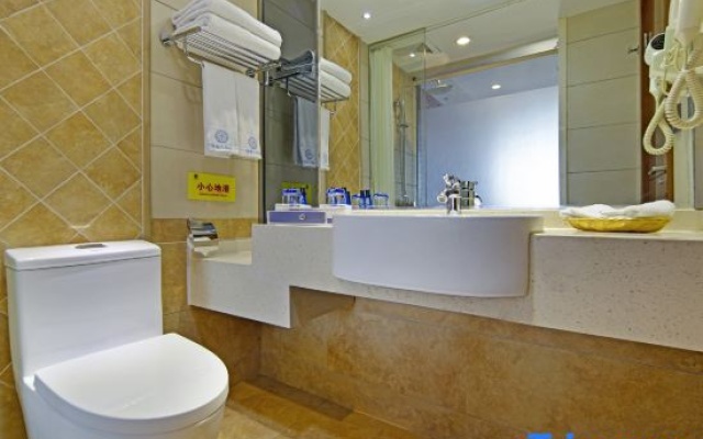 Yitai Hotel – Bathroom – Kunming
