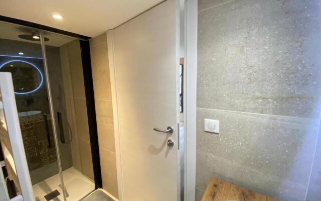 06A2 - Cœur du Vieux Nice bel appartement moderne rénové