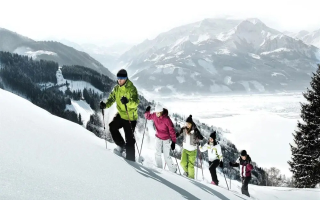 Child Friendly Apartment in Zell am See near Lake