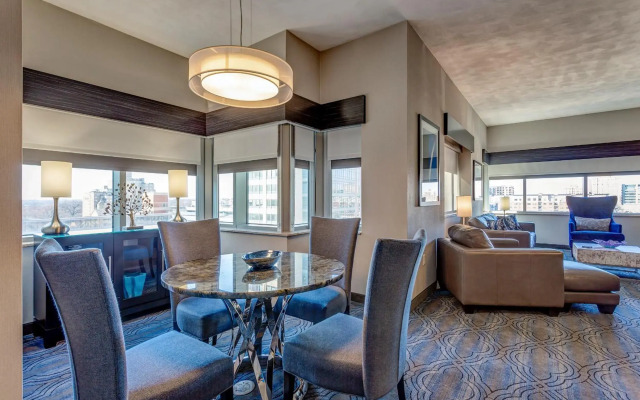 DoubleTree by Hilton St. Louis Forest Park