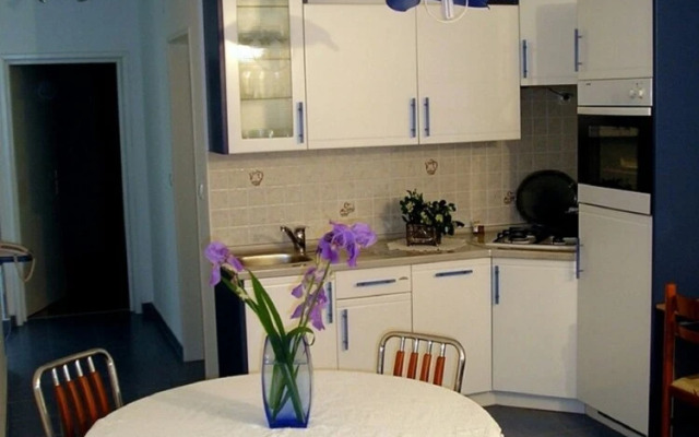 Viola - With Pool - A8