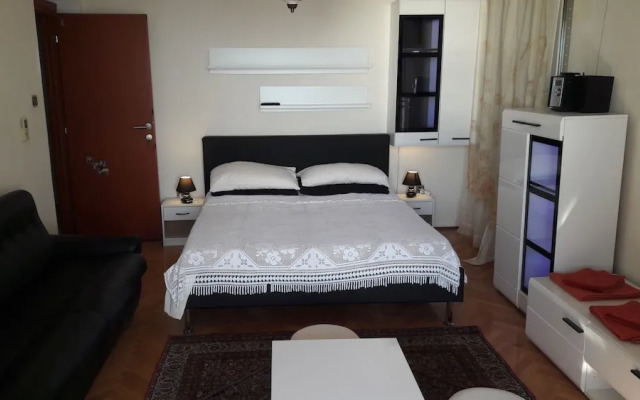 Rooms-House With Garden
