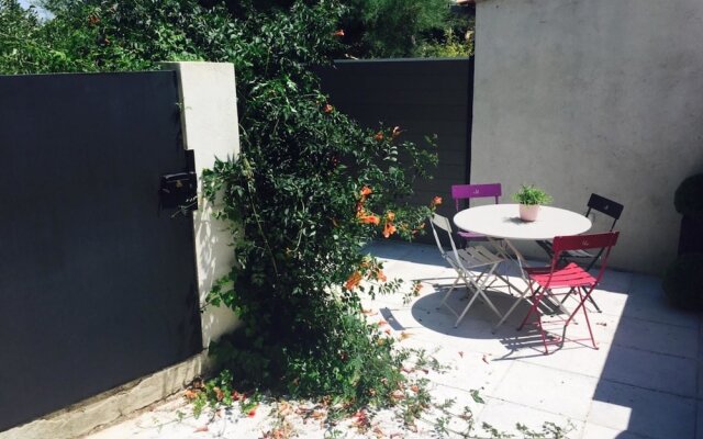 Studio in Roquefort-la-bédoule, With Enclosed Garden and Wifi - 4 km F