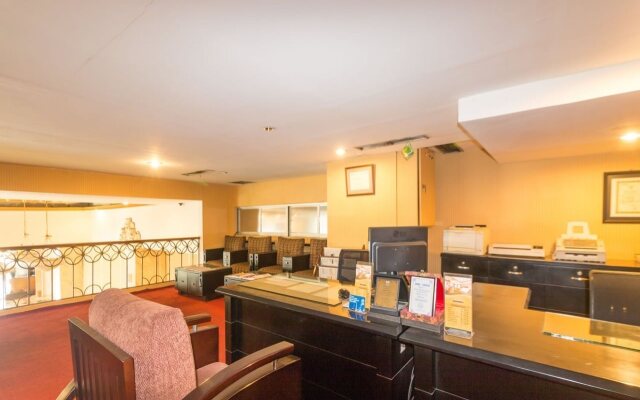 Twin Plaza Hotel