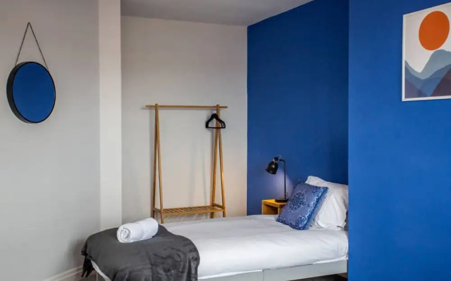 Large 3 Bed Apartment-sea Road