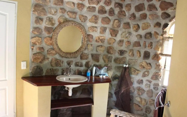 Mobola Lodge