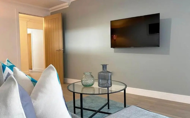 Modern Stylish 2 bedroom 2 Bath Apts.