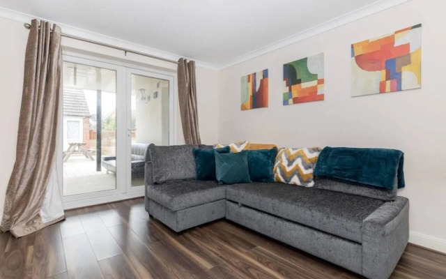 Large 5BR Home in Bedford Ideal for big Groups