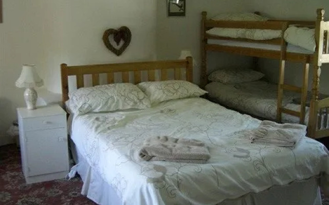 Sweetbriar Cottage B&B and Camping