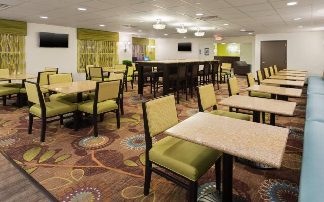 Holiday Inn Express & Suites Wyomissing by IHG