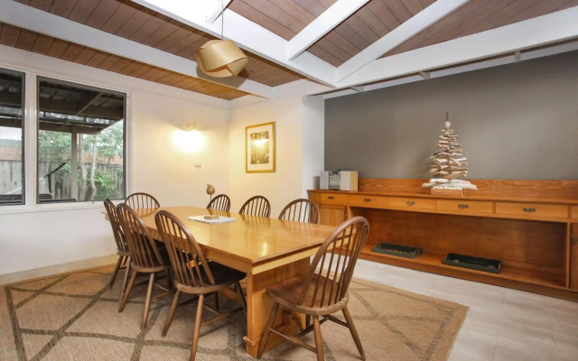 Large 4 Bedroom Home - Pet Friendly