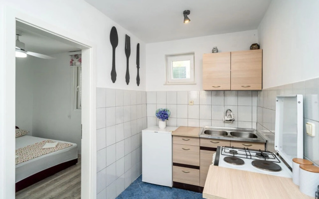 Apartment & Rooms Alan