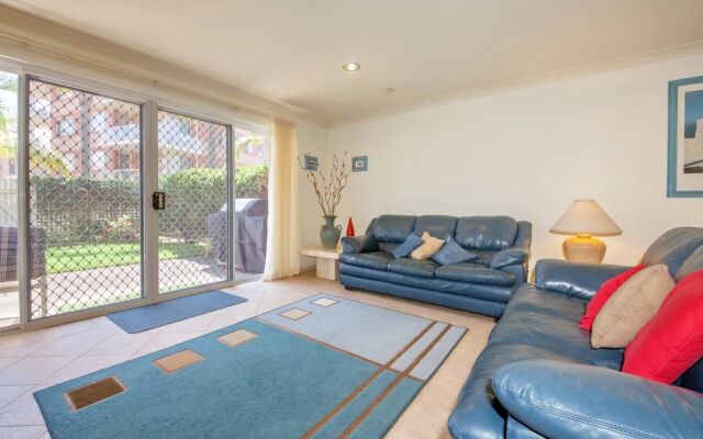 Kristie Court, 2/7 Weatherly Close