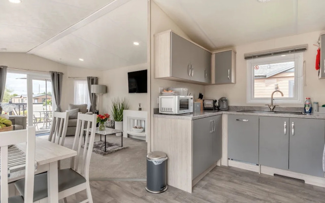 The Cotswold Holiday Lodge
