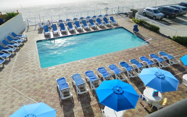 Tropical Winds Oceanfront Hotel