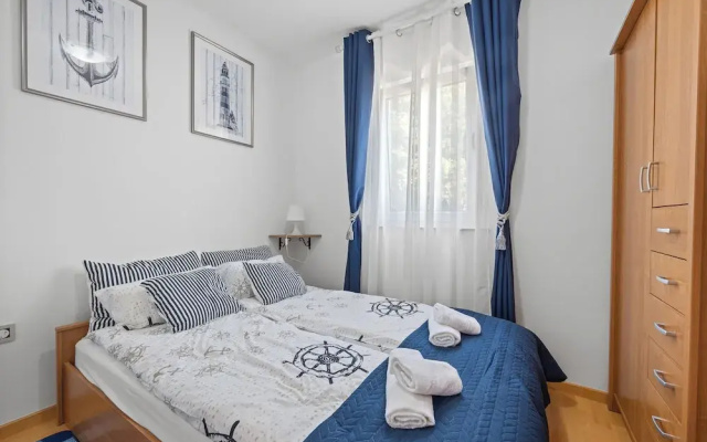 Mery's Sunny Pool Apartment