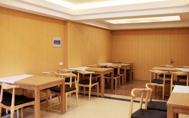Greentree Inn Suzhou Taicang Baolong Square Express Hotel
