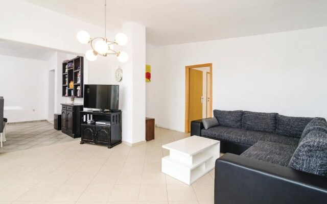 Nice Home in Klek With Wifi and 4 Bedrooms