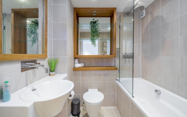 Deluxe 2Bed Duplex Apartment & parking