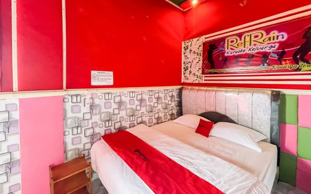 RedDoorz Syariah @ Jalan RJ Junjungan Lubis Pandan – Guest Rooms – Pandan