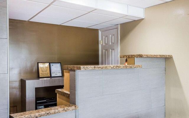 Econo Lodge Coliseum