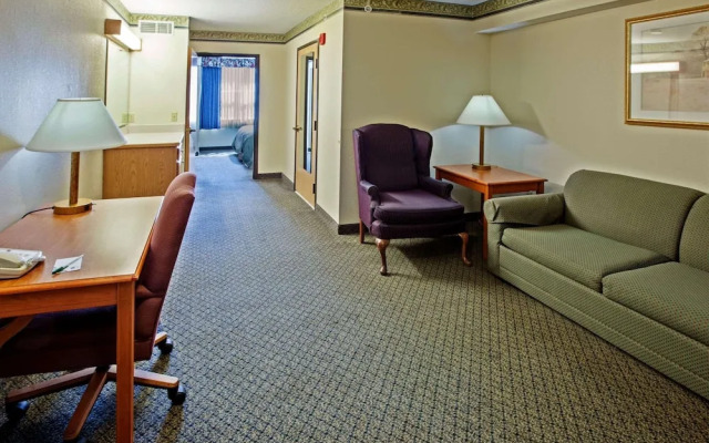 Country Inn & Suites by Radisson, Lansing, MI