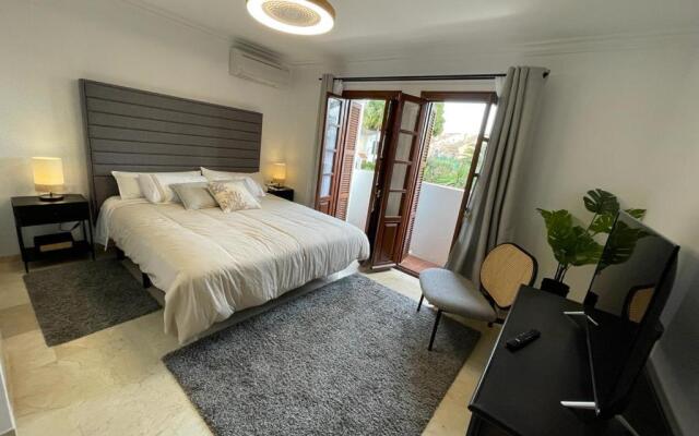 Exquisite NEW townhouse/Front Beach/2BEDR/2,5BATH