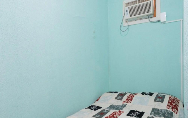 Quarto em residência tranquila e familiar