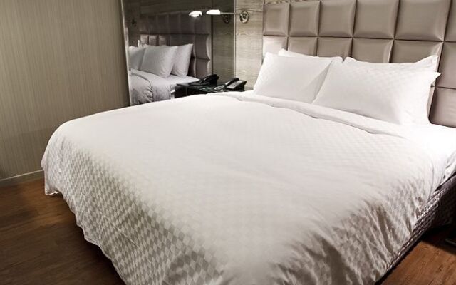 Royal Group Hotel Ho Yi Branch