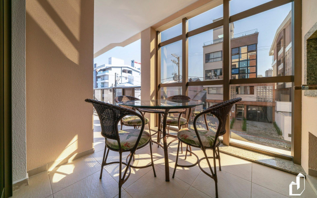 Apartamento Com 02 Dormitórios