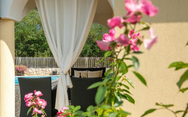 Beautiful Home in Vrecari With Wifi and 4 Bedrooms