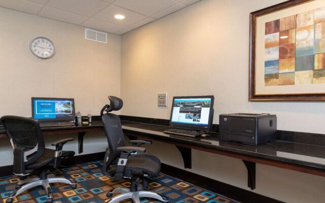 Hampton Inn & Suites Cleveland-Airport/Middleburg Heights