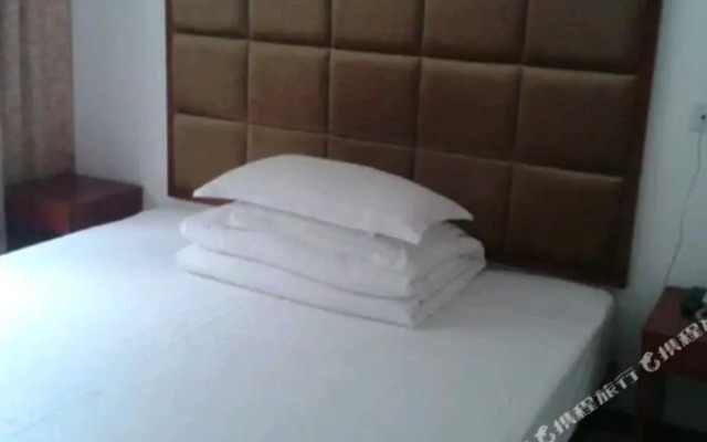 Super 8 Hotel (Liangjiaxiang Subway Station)