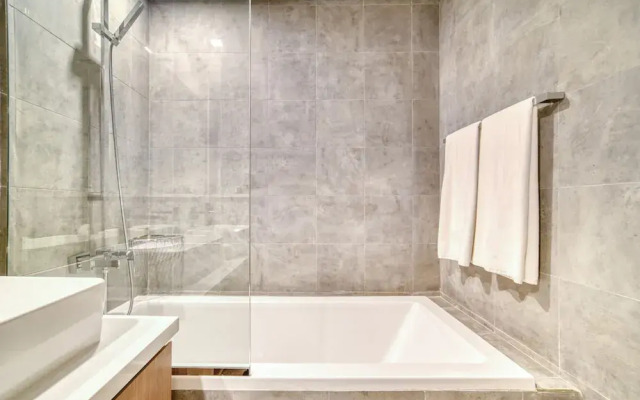 Elegant 2BR w Breathtaking Marina Balcony
