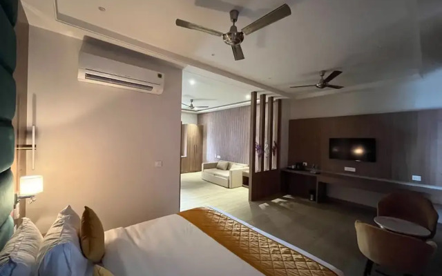 Hotel Three Seasons