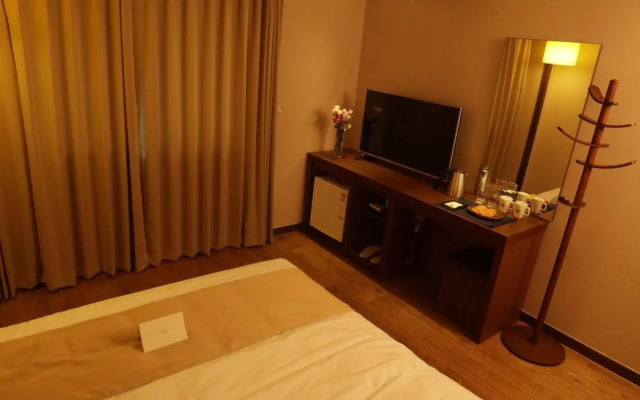 Yihua Hotel