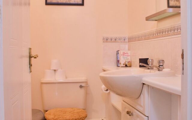3 Bedroom Flat In Edinburgh