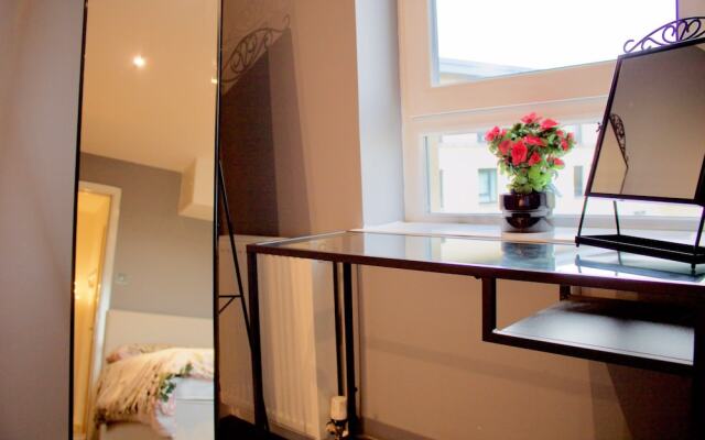 2 Bedroom Apartment In Granton Area