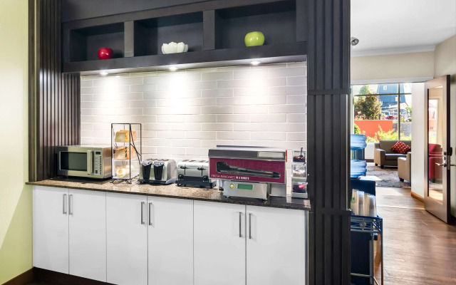 Best Western Plus Osoyoos Hotel & Suites
