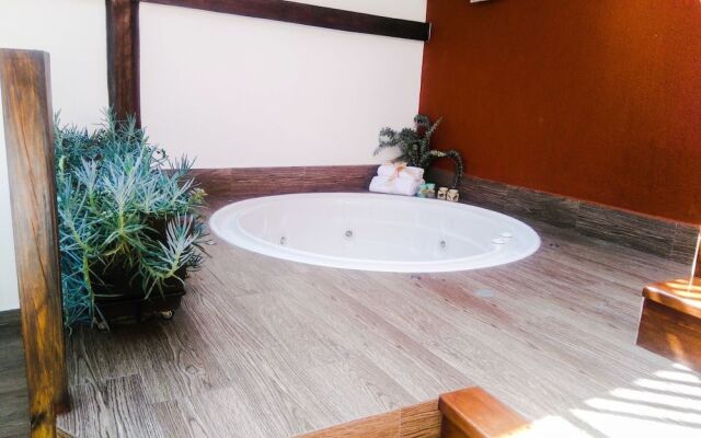 Felicia Hotel & Suites